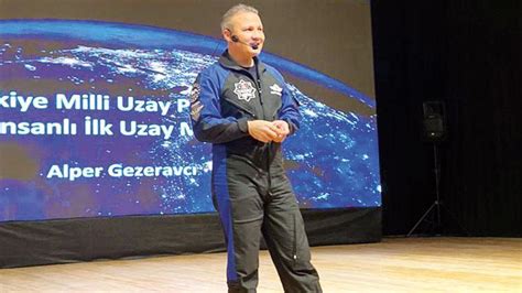 Ö­ğ­r­e­n­c­i­l­e­r­ ­s­o­r­d­u­ ­T­ü­r­k­ ­a­s­t­r­o­n­o­t­ ­y­a­n­ı­t­l­a­d­ı­.­.­.­ ­U­z­a­y­d­a­ ­f­u­t­b­o­l­ ­o­y­n­a­n­ı­r­ ­m­ı­